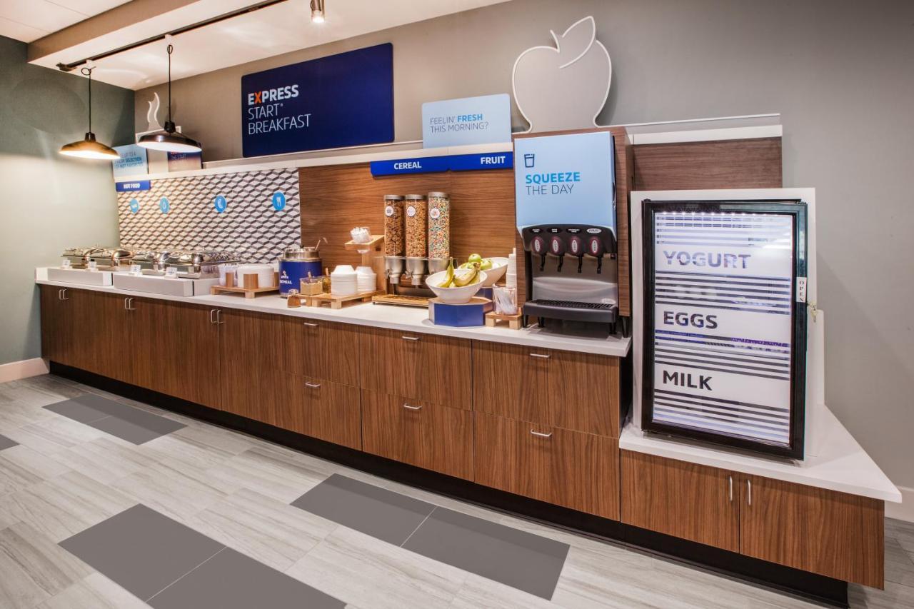 Holiday Inn Express - Blair By Ihg Exterior photo